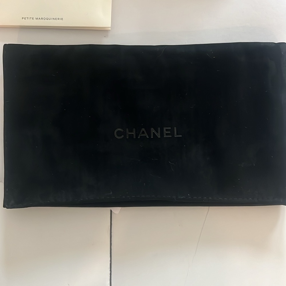 Chanel iPhone 13 Pro Max wallet. - Picture 7 of 9